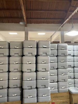 Toilette porteuse en forme de bol de taille adulte carrée pour le matériel recyclé extérieur