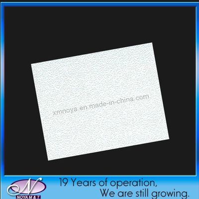 Plaque de plafond en plâtre acoustique en PVC/vinyle de forme irrégulière avec une densité de 780 kg/m3