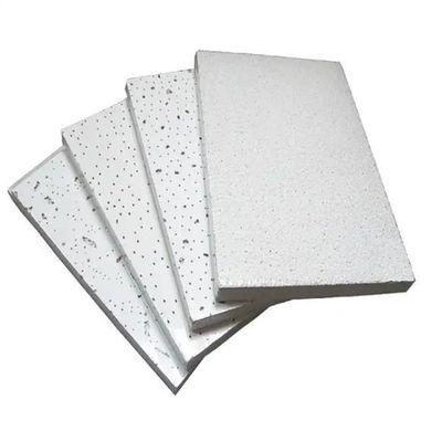 La tuile de plafond en laine minérale à trous irréguliers pour la décoration de qualité dans les hôtels et restaurants