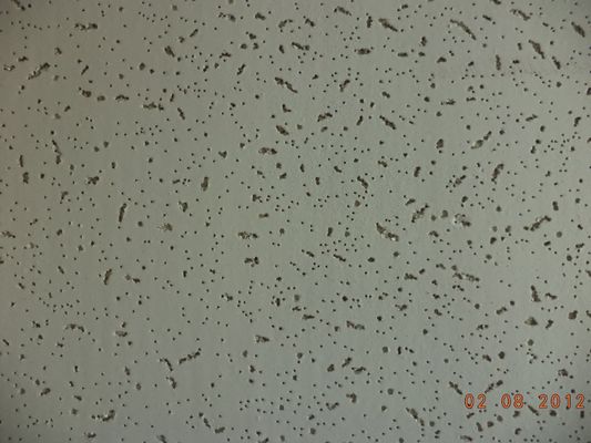 600*600mm revêtement par pulvérisation acoustique laine minérale fibre de goutte de plafond carreaux pour la décoration