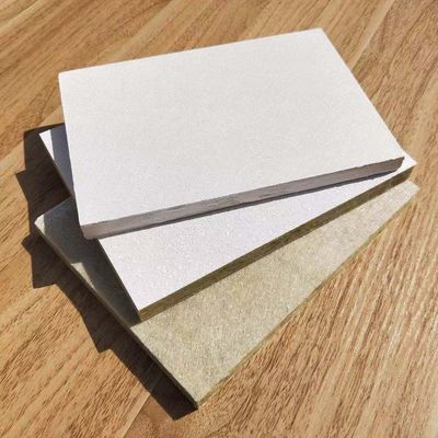 Plafond en fibre de verre à haute densité non combustible C caché pour l'installation en réseau T