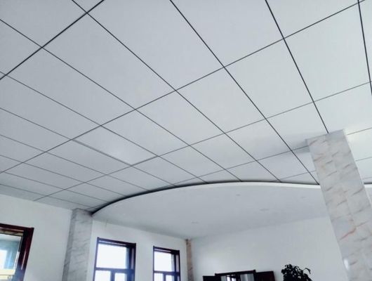 Plafond en fibre de verre à haute densité non combustible C caché pour l'installation en réseau T