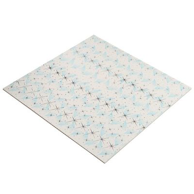 Panneau / panneau en PVC 3D de taille personnalisée pour la décoration des murs et des plafonds dans la salle de réunion