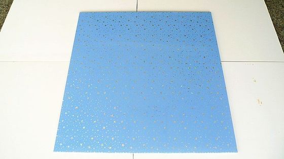 Panneau / panneau en PVC 3D de taille personnalisée pour la décoration des murs et des plafonds dans la salle de réunion