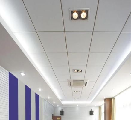 Plafond en fibre de verre Noya 02 Fireproof Acoustic Soundproof Plaque suspendue pour la décoration