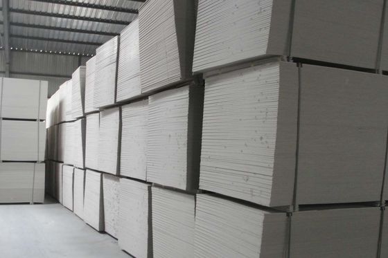 Plaque de plâtre d'absorption sonore acoustique carrée pour une solution de cloisons et de plafonds