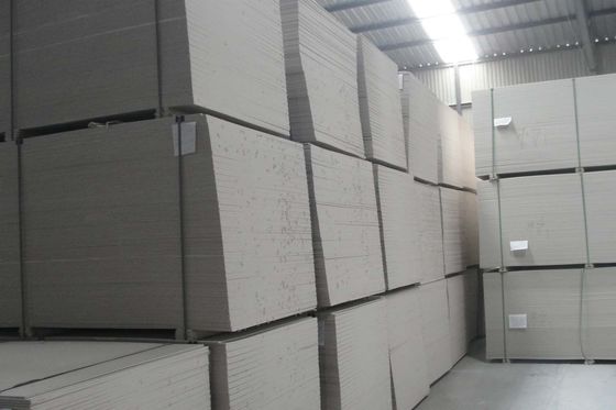 Plaque de plâtre d'absorption sonore acoustique carrée pour une solution de cloisons et de plafonds