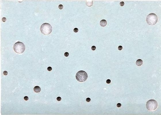 Plafond insonorisé 600*600 mm Conception de plaque de plâtre acoustique en papier pour la décoration murale