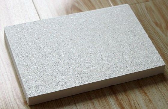 Panneaux de carreaux de plafond en fibres minérales acoustiques en laine en goutte à goutte avec lignes de bande