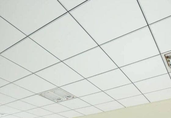 Planches de plafond en fibre minérale perforée de laine pour l'isolation acoustique