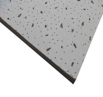 Carreaux de plafond en laine minérale perforée pour la décoration de bureaux et les performances acoustiques