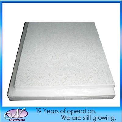 Carreaux de plafond en fibre de verre polyvalents pour l'installation en bois et l'amélioration acoustique
