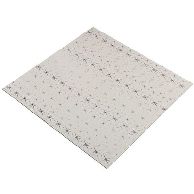 Panneau de plafond en PVC PD157 hautement durable pour KTV de club de nuit de bar en taille 500mmx500mm