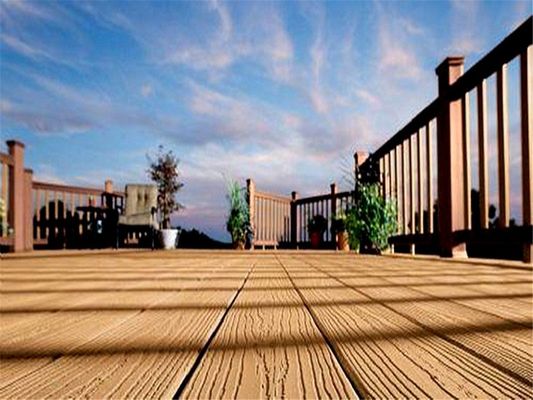Décoration de plancher de jardin Planche de terrassement en bois composite en WPC 450*75*18 mm en couleur brune