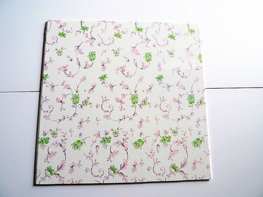 Panneau 3D en plastique en PVC de 500x500 mm pour la décoration intérieure des murs et des plafonds Taille 500x2000x3.0 mm