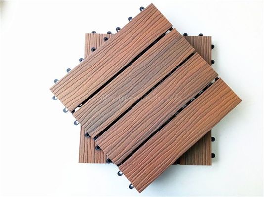 Réduction de la valeur du sol de terrasse de jardin en WPC avec des matériaux composites en bois plastique