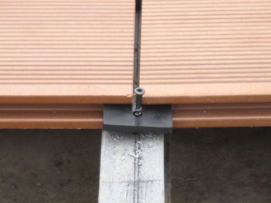 Clips de revêtement de sol en bois plastique composite WPC avec motif en acier inoxydable et en grain de bois
