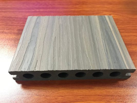 Éco-friendly facile à installer WPC plaquettes en plastique de revêtement de sol avec E0 Norme environnementale