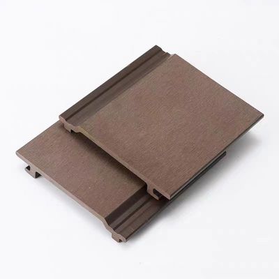 Le revêtement murale en WPC résistant aux UV 45% HDPE 50% fibres de bois usagées et conception durable