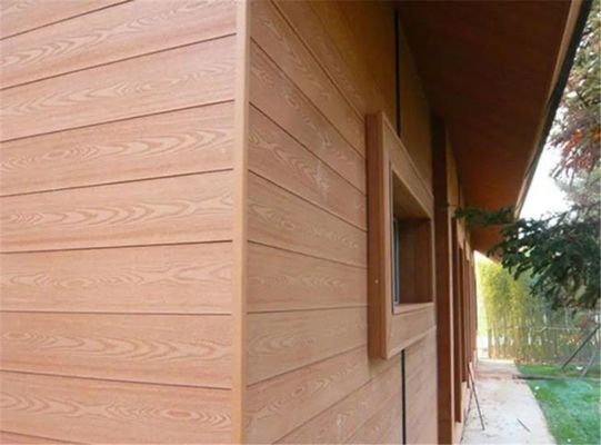 Le revêtement murale en WPC résistant aux UV 45% HDPE 50% fibres de bois usagées et conception durable