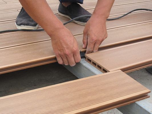 150*25 mm de revêtement de sol en plastique composite en bois de cendres WPC supérieur pour le jardin / sol extérieur