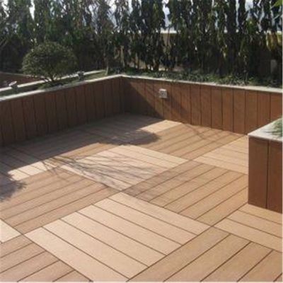 Plancher extérieur en bois plastique composite de 300*300 mm pour l'amélioration du jardin