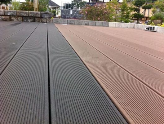 Décoration de jardin en bois plastique composite sur mesure pour le jardin extérieur