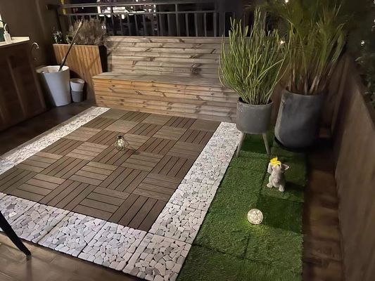 Modèle de grain de bois Carreaux de sol de terrasses extérieures en WPC pour composite plastique en bois synthétique