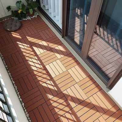 Modèle de grain de bois Carreaux de sol de terrasses extérieures en WPC pour composite plastique en bois synthétique