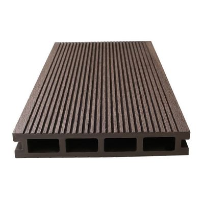 Taux d'expansion de l'absorption de l'eau 2,5% Decking composite en bois brun plastique pour jardin