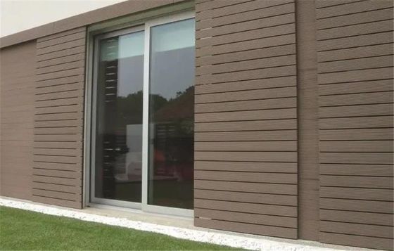 Finition de surface de grain de bois Panneau de revêtement de sol en WPC imperméable à l'eau pour les murs extérieurs Durable