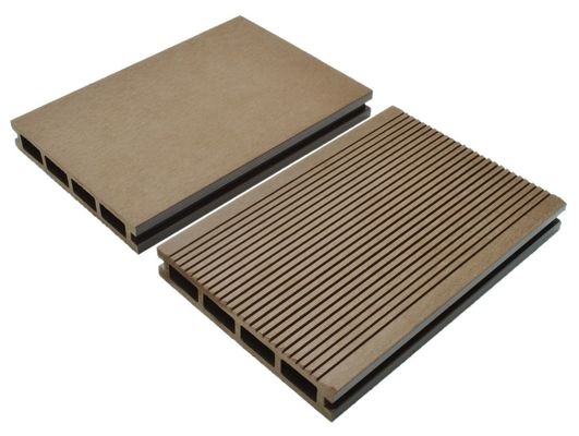 Carreaux de revêtement de sol extérieurs en WPC à surface de grain en option pour les espaces extérieurs écologiques