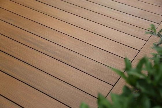 Plancher en bois composite en WPC brun pour jardin étanche