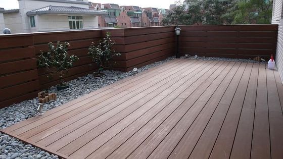 Décoration en bois plastique composite pour l'extérieur