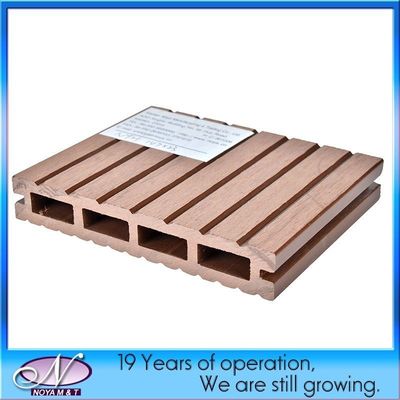 Plancher de terrasse composite en bois et en plastique pour jardin extérieur sur mesure