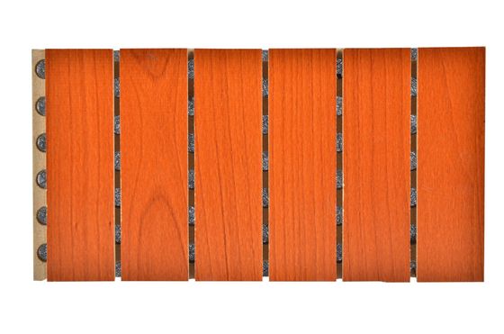 Panneaux acoustiques en bois perforés pour matériaux de construction