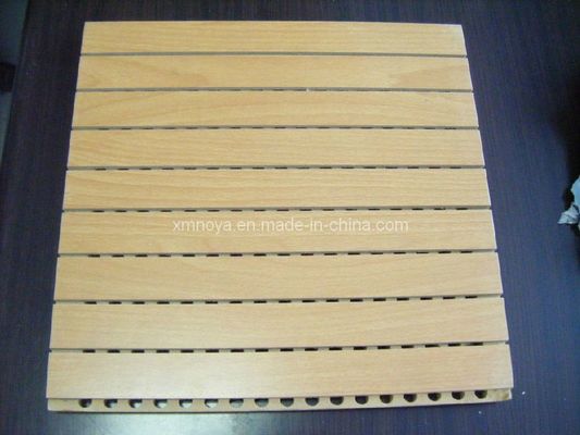 Panneaux de panneaux muraux acoustiques de forage en bois absorbant le son avec un design écologique E0