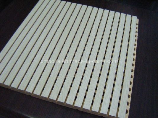 Type de panneau acoustique en laine pour l'isolation acoustique 600*600 Taille Panneaux de bois perforés