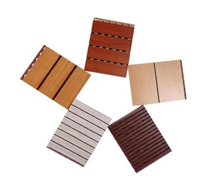 600*600 bandes en bois de conception avec rainures Panneau acoustique en bois naturel