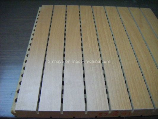 600*600 bandes en bois de conception avec rainures Panneau acoustique en bois naturel