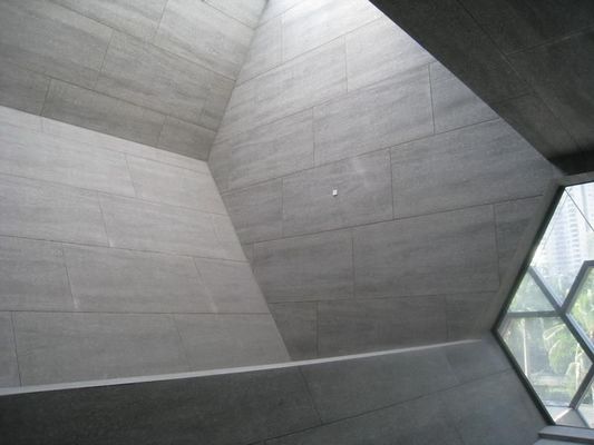 Panneau de ciment en fibres acoustiques isolantes 1220*2440*4-20 mm pour la décoration extérieure des murs