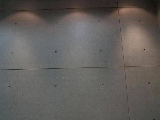 Panneau de ciment en fibres acoustiques isolantes 1220*2440*4-20 mm pour la décoration extérieure des murs