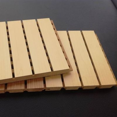 600*600 Panneau en bois résistant au feu, acoustique, absorbant le son, pour la décoration murale