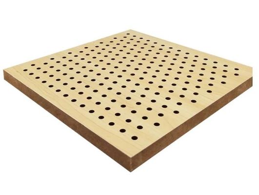 Panneaux acoustiques en bois perforés 600*600 Absorption du son Matériau de décoration de bâtiment