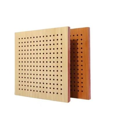 Panneaux acoustiques en bois perforés 600*600 Absorption du son Matériau de décoration de bâtiment