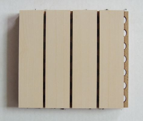 Panneaux acoustiques en bois perforés 600*600 Absorption du son Matériau de décoration de bâtiment