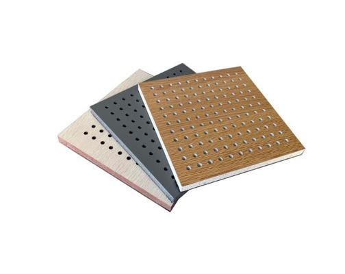 Panneaux acoustiques en bois perforés 600*600 Absorption du son Matériau de décoration de bâtiment