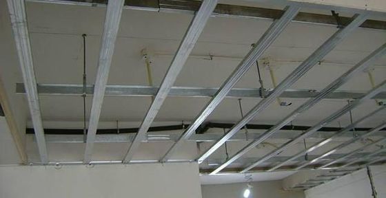 Remplacez la ceinture T et la barre de tee pour une installation facile