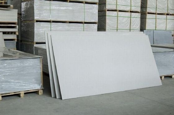 Panneau en fibres céramiques isolantes à basse densité 1220*2440*4-20 mm pour fours industriels