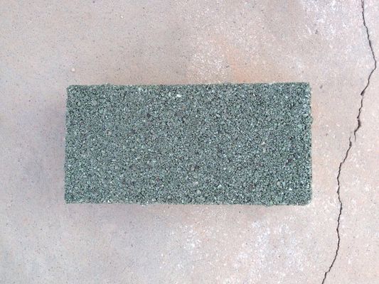 Produits de gros hautement perméables à l'eau Pavement de sol de paysage Briques perméables en céramique durables